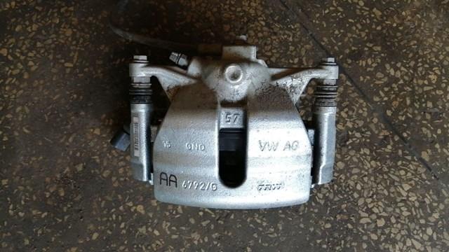 Супорт гальмівний, передній, правий 8V0615124 VAG