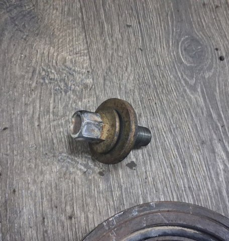Болт коленвала 9011918003 TOYOTA