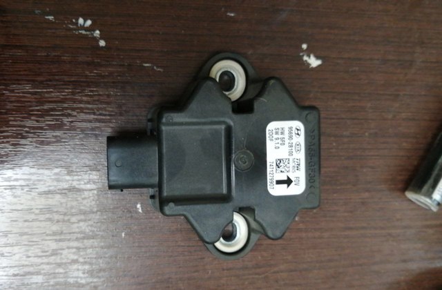 Датчик поперечного прискорення (ESP) 956902B100 HYUNDAI