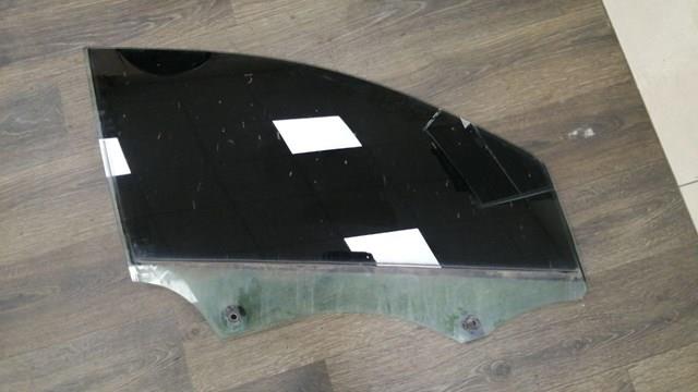 Скло пасажирських дверей 9677867780 PEUGEOT
