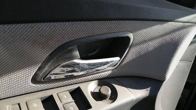Ручка передньої двері внутрішня ліва 96952176 GM