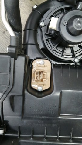 Резистор обігрівача 979072B100 HYUNDAI