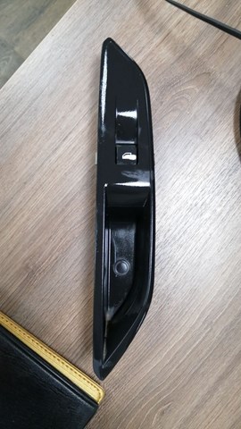 Кнопка підйомника переднього правого скла 98044803ZD PEUGEOT