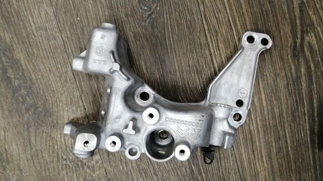 Кронштейн кріплення генератора 9808696680 PEUGEOT