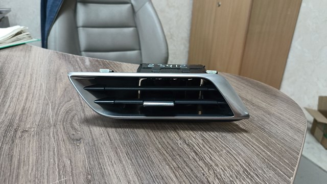 Решітка повітроводу ліва 98101430DX PEUGEOT