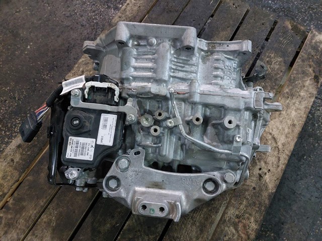 Кронштейн подушки (опори) двигуна, лівої 9813721980 PEUGEOT