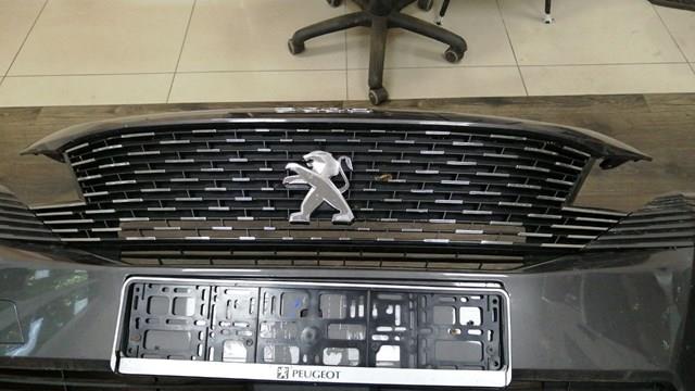 Кронштейн решітки радіатора 9836828480 PEUGEOT