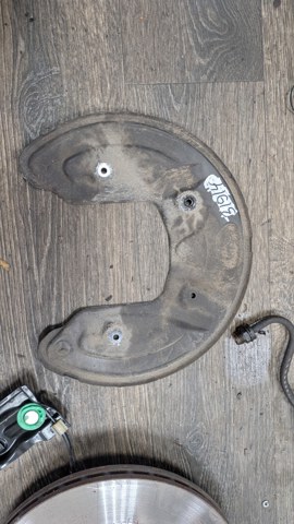 Захисний кожух гальмівного диска, заднього A0004230100 MERCEDES