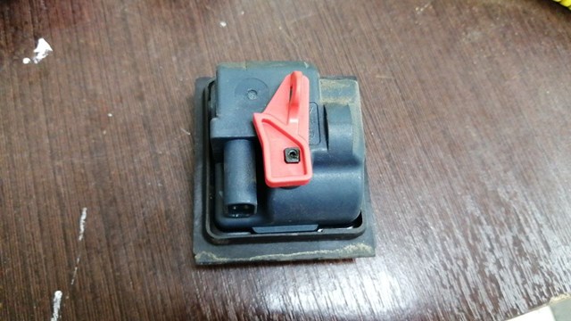 Мотор-привід відкриття лючка бака A0008207703 MERCEDES