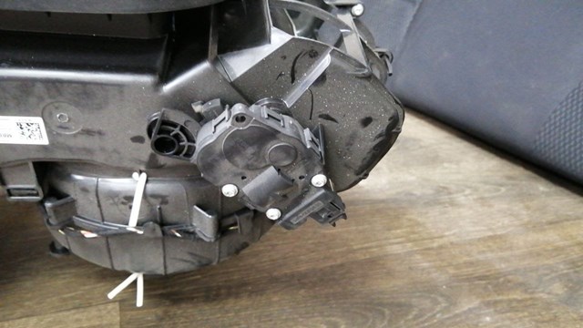 Двигун заслінки рециркуляції повітря A0009068304 MERCEDES