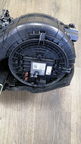 Двигун вентилятора пічки (обігрівача салону) A0999062003 MERCEDES