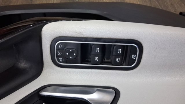 Кнопковий блок керування склопідіймачами передній лівий A1679050101 MERCEDES