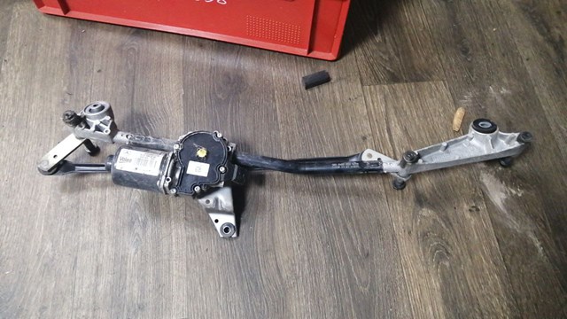 Трапеція щіток лобового скла A1768200040 MERCEDES