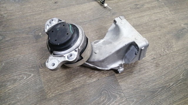 Подушка (опора) двигуна, ліва A2052407800 MERCEDES