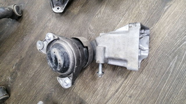 Права подушка мотора A2052407900 MERCEDES