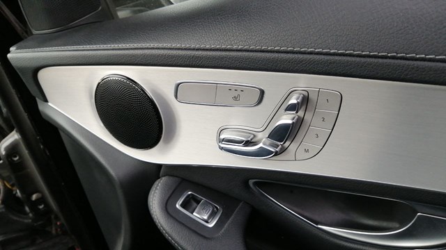Кнопка включення обігріву сидіння A21390575027N49 MERCEDES