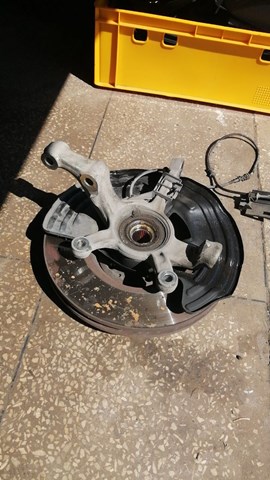 Цапфа поворотна права A2463320200 MERCEDES