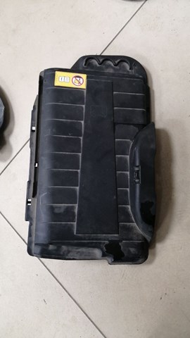 Кришка акумулятора (АКБ) A2465410005 MERCEDES