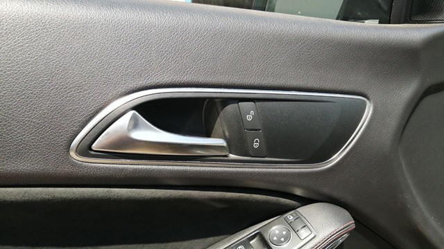 Ручка передньої двері внутрішня ліва A24676005619051 MERCEDES