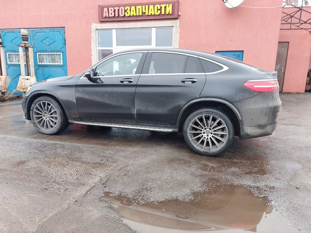 Скло водійських дверей A2537256200 MERCEDES