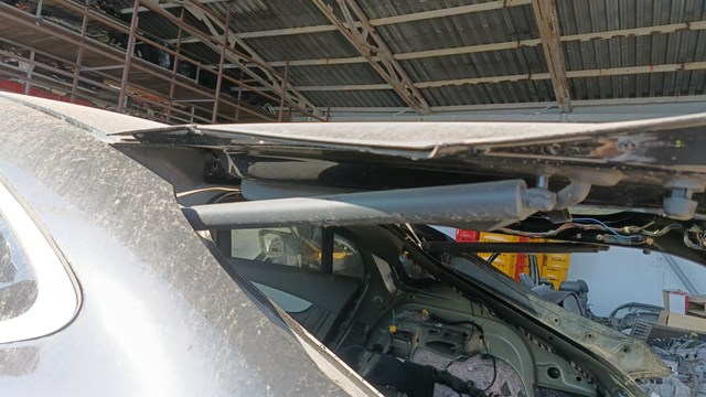 Амортизатор двері 3/5-ї задньої A2538900600 MERCEDES