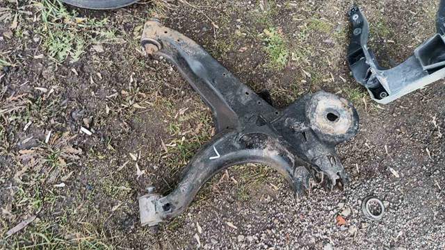 Кулак поворотний лівий A4473504900 MERCEDES