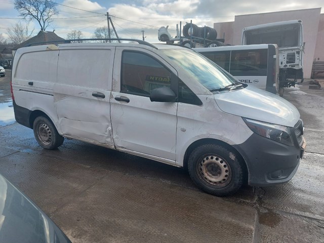Дверка передня права A4477206700 MERCEDES
