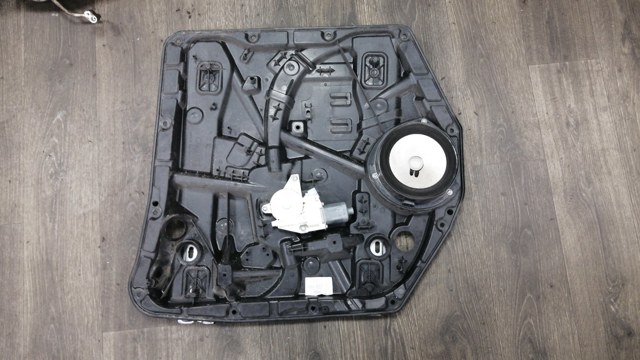 Двигун склопідіймача двері передньої, правої A4479063600 MERCEDES