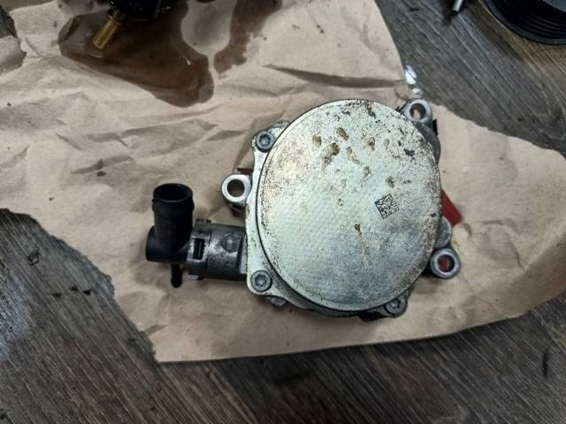 Насос вакуумний A6262300065 MERCEDES