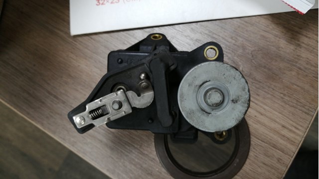Клапан / актуатор приводу заслінок впускного колектора A6421500594 MERCEDES