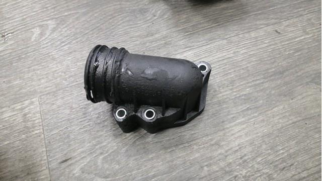 Фланець системи охолодження (трійник) A6422001556 MERCEDES