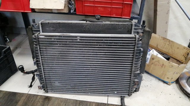 Радіатор системи охолодження двигуна C2Z10787 JAGUAR