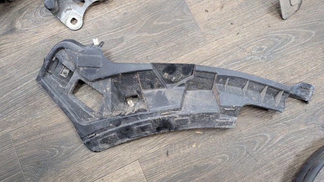 Кронштейн бампера переднього, правий CK5216F072AC LAND ROVER