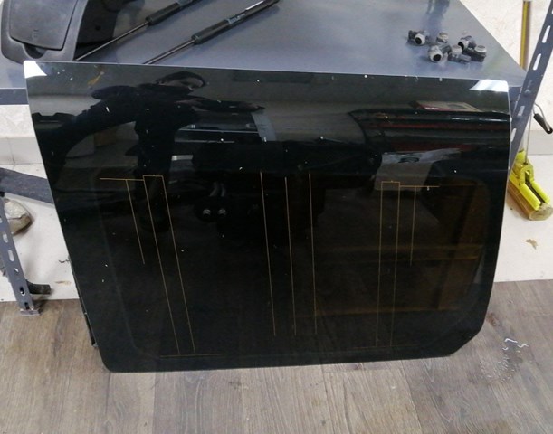 Скло багажника, ліве CVB500620 LAND ROVER