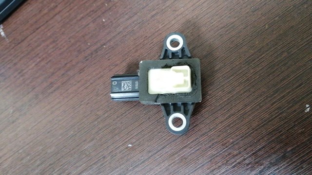 Датчик подушки безпеки GMC857KC0A MAZDA