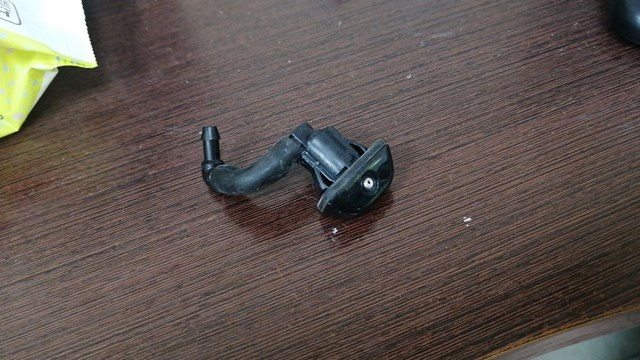 Омивач скла дверей задка KD3567510 MAZDA