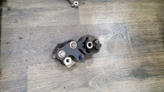 Подушка (опора) двигуна, задня KD4539040 MAZDA
