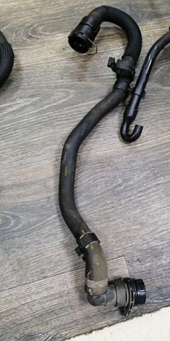 Патрубок системи охолодження LR000943 LAND ROVER
