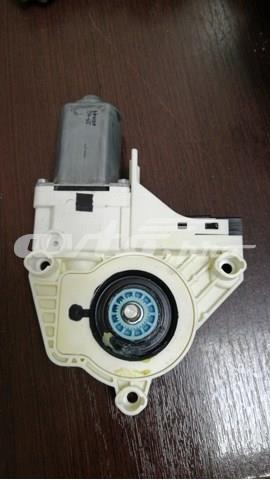Моторчик склопідйомника двері задніх, лівих LR016353 LAND ROVER
