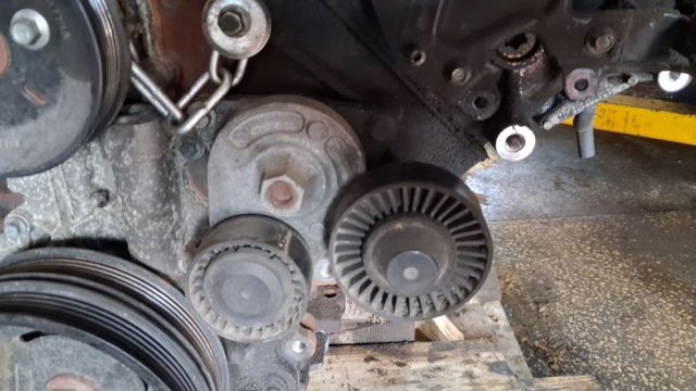 Натяжна планка поліклинового ременя LR022809 LAND ROVER