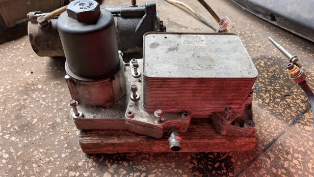 Корпус маслофільтра LR022895 LAND ROVER
