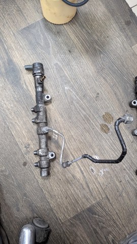 Регулятор тиску палива LR022983 LAND ROVER