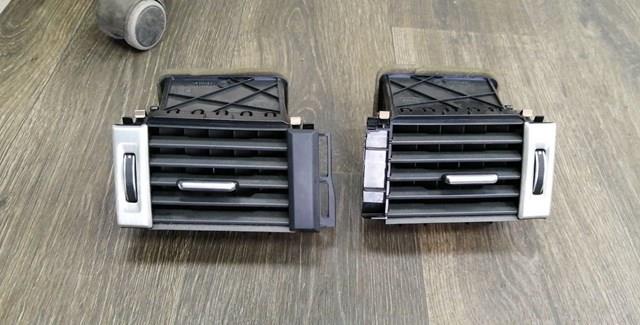 Решітка повітропровода права LR024289 LAND ROVER