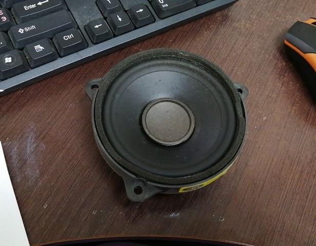 Динамік задньої полиці LR025876 LAND ROVER