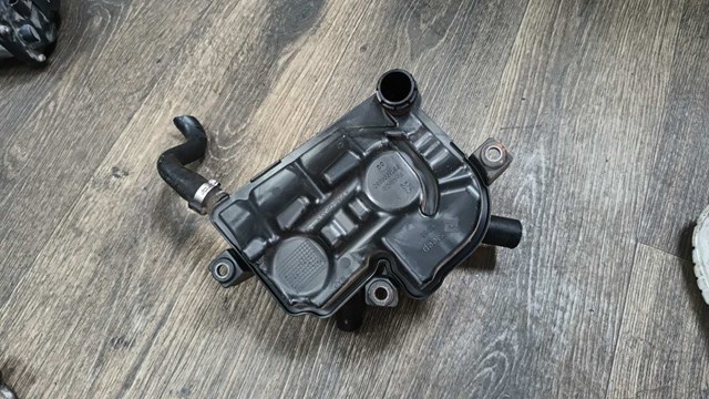 Масловіддільник LR025914 LAND ROVER