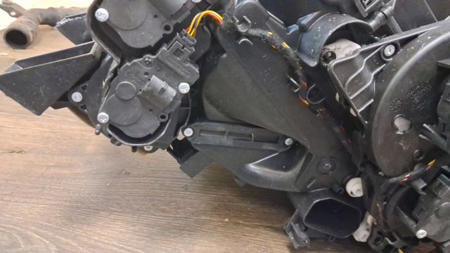 Електричний обігрівач повітря LR036381 LAND ROVER
