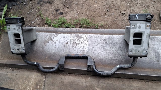 Балка радіатора нижня LR038572 LAND ROVER