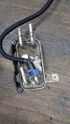 Теплообмінник охолодження палива LR038811 LAND ROVER