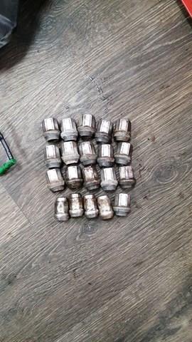 Гайка кріплення колеса LR043267 LAND ROVER