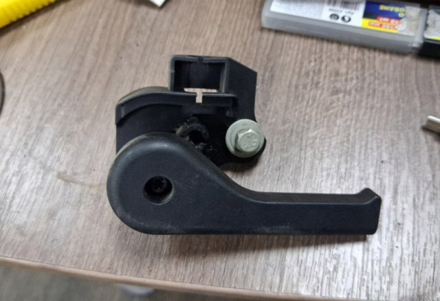 Ручка відкривання капота LR050803 LAND ROVER